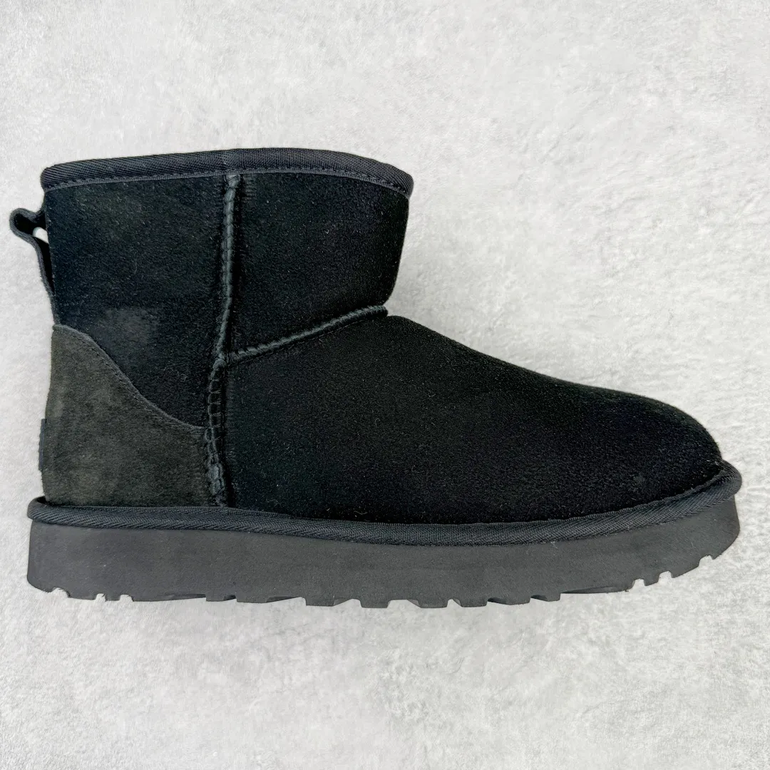 Pick up locally💰520 UGG 6222 Classic short-cut autumn and winter sheepskin and fur integrated snow boots. All shoes are made from the same factory as ZP. Longfeng A-grade Australian imported sheepskin and fur integrated men's and women's boots. Brand OEM production line. Fully follow the ZP process. OEM original pattern maker. Adhering to the principle of no original shoes and no development selection. Pay attention to every detail. The most authentic version on the market. TREADLITE "Light Wing" technology outsole. Lightweight/durable/flexible/pile size: 35 36 37 38 39 40 41 42 43 44 45 Coding: by2936070